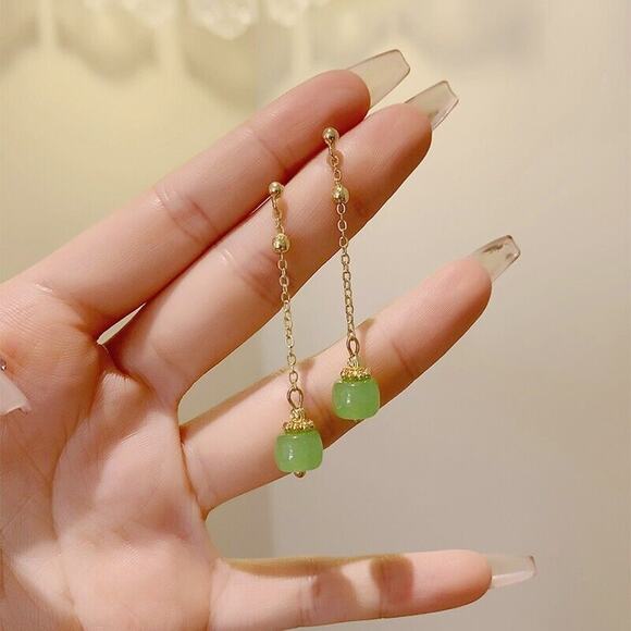 Green Stone Chain Dangly Stud Earrings Gold Tone Classic Pendant Dainty - Picture 5 of 6